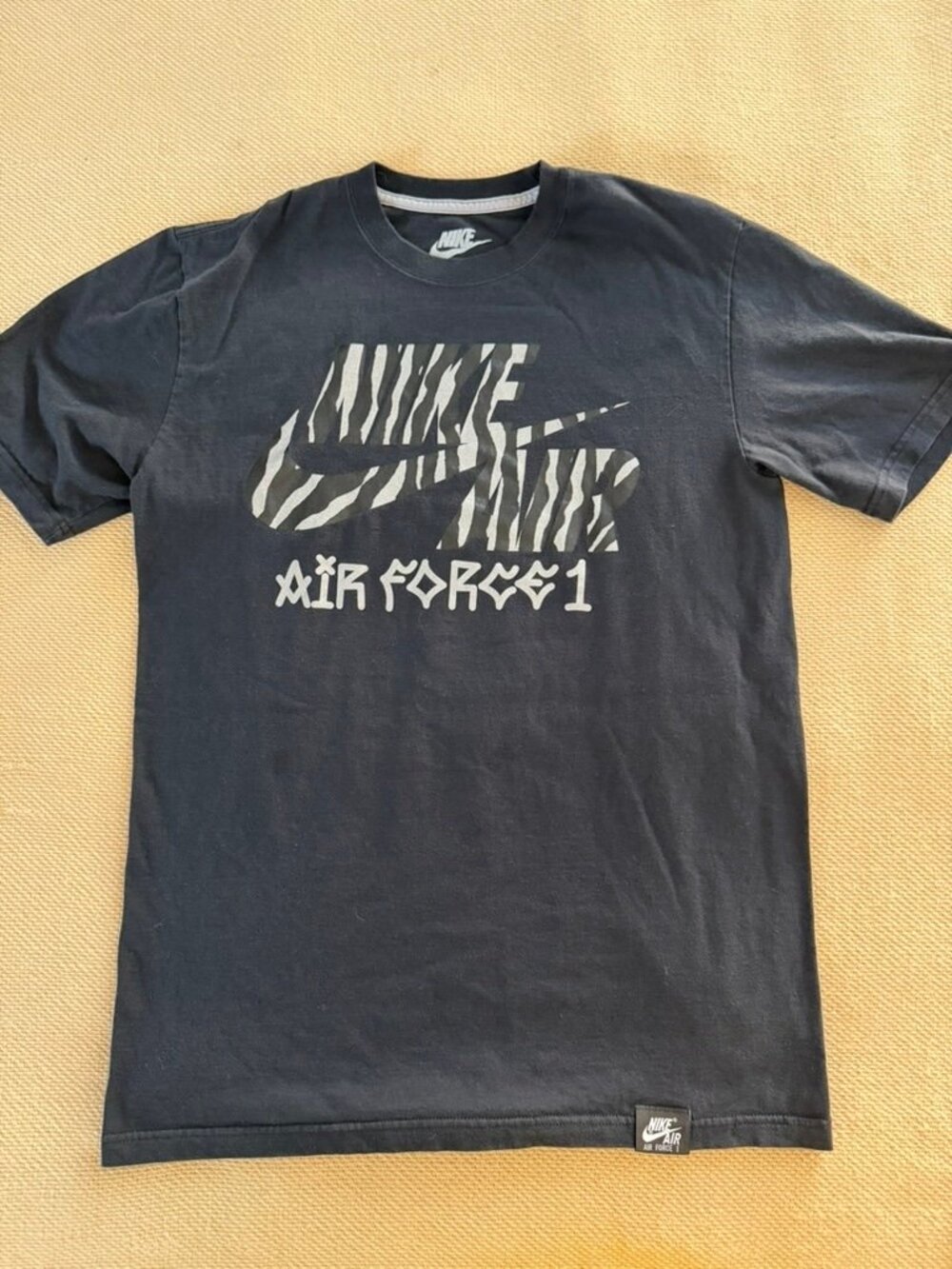 Nike Air Force 1 T-Shirt Men's Medium Black Zebra Swoosh Graphic Tee
